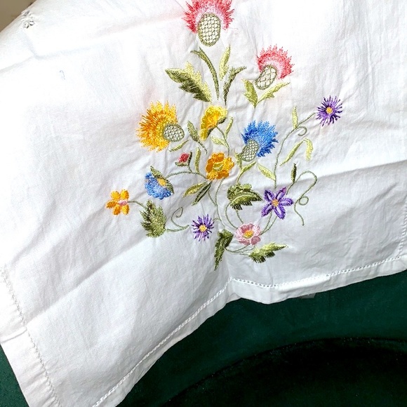 ☀️Friday Happiness SALE☀️ 🌸🍃🪻April Cornell-Embroidered Cotton Tablecloth - Picture 7 of 9